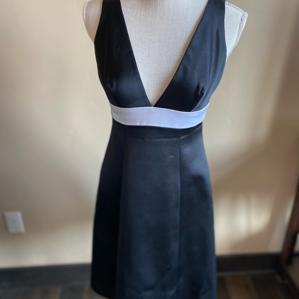 Laundry by Shelli Segal black & white satin gown